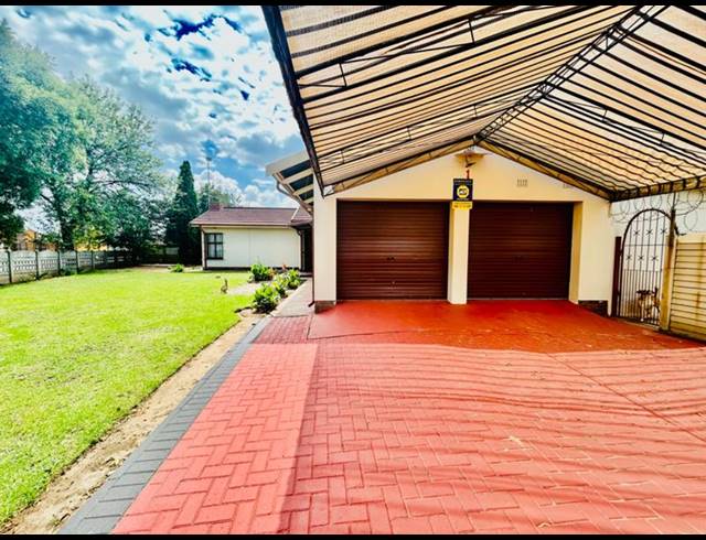 3 BEDROOM HOUSE FOR SALE IN VANDERBIJLPARK CE 3